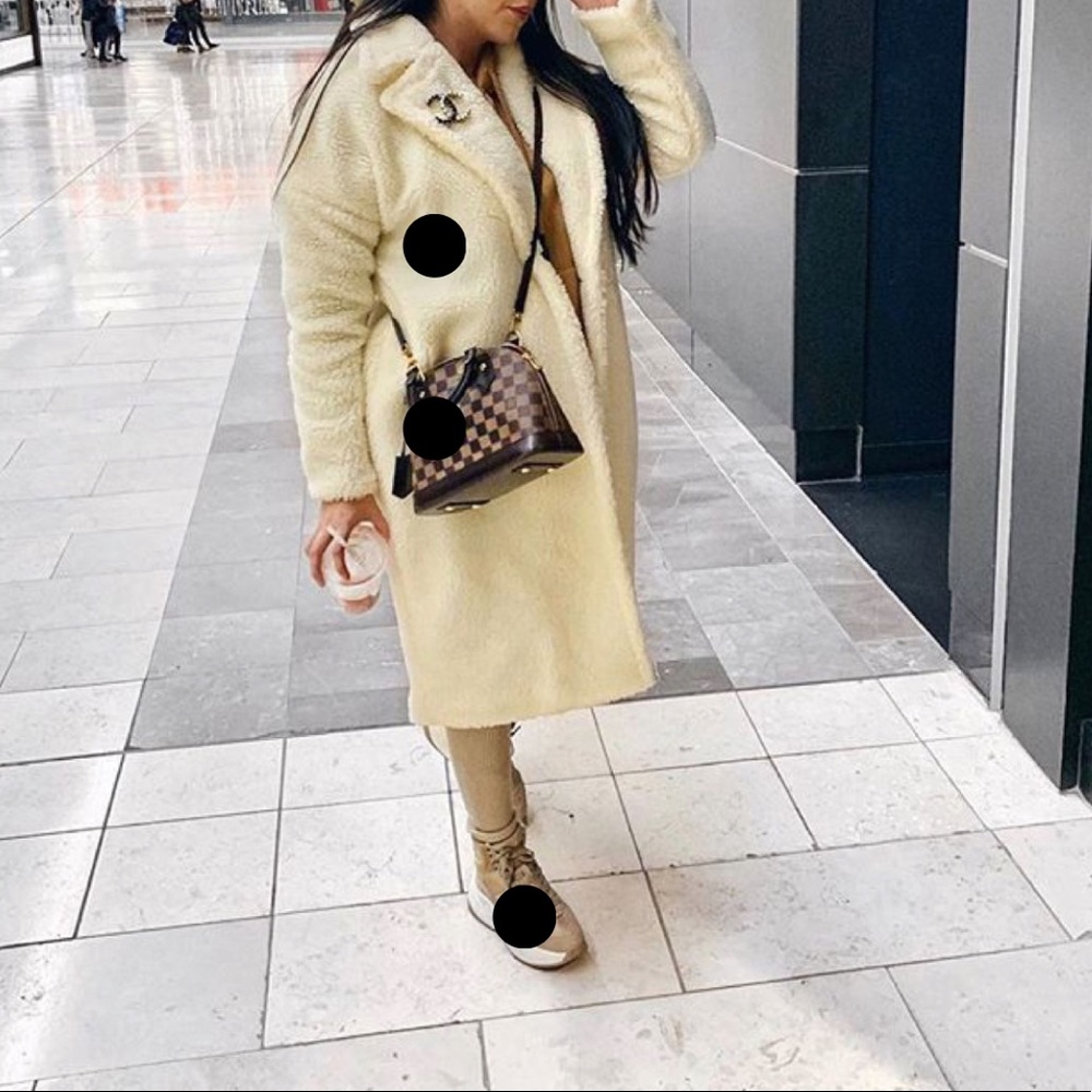 White teddy coat✖️no trades✖️